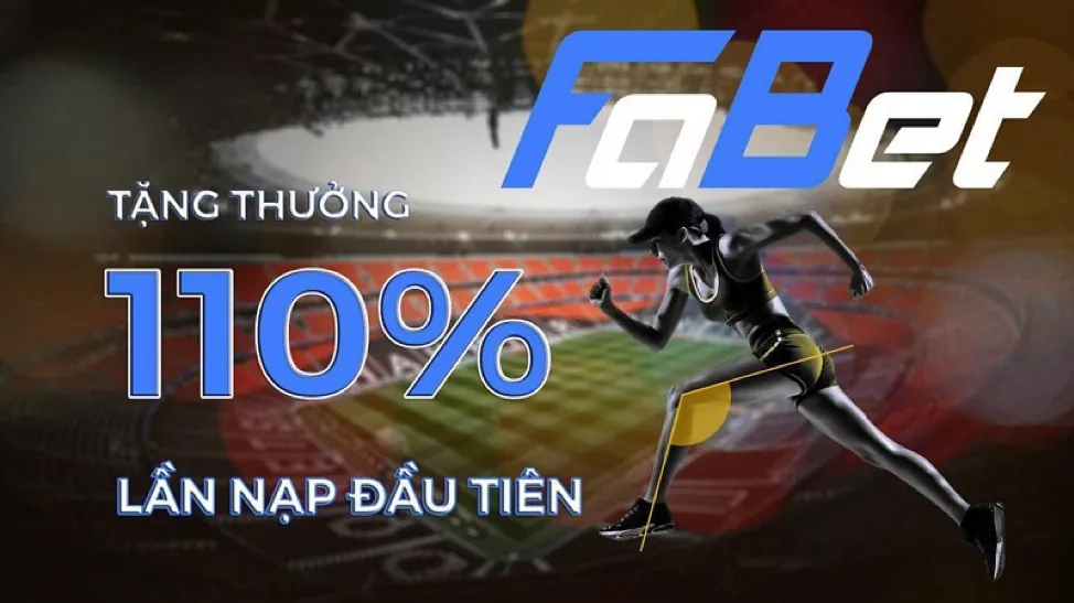 Sảnh casino trực tuyến m8win với các bàn chơi baccarat, blackjack và dealer xinh đẹp
